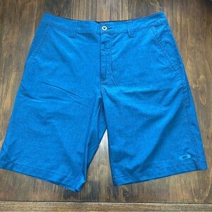 Oakley Men’s blue hybrid shorts 33
